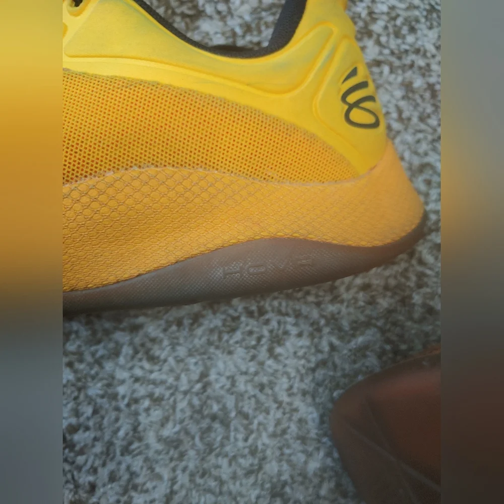 Under Armour Steph Curry Shoes HOVR Yellow Sneakers Unisex Size 7.5/9